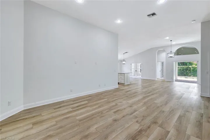7052 Timberland Cir, Naples, Florida 34109