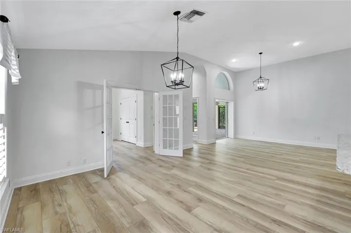 7052 Timberland Cir, Naples, Florida 34109