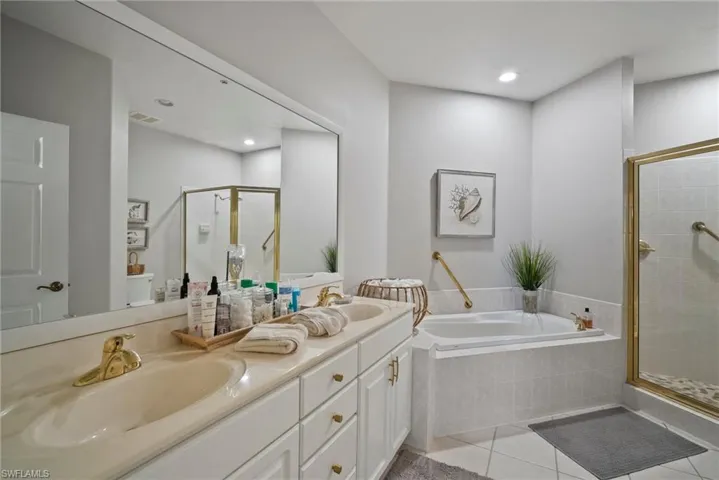 8488  Radcliffe  TER, Naples, FL 34120