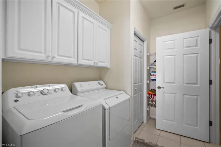8488  Radcliffe  TER, Naples, FL 34120