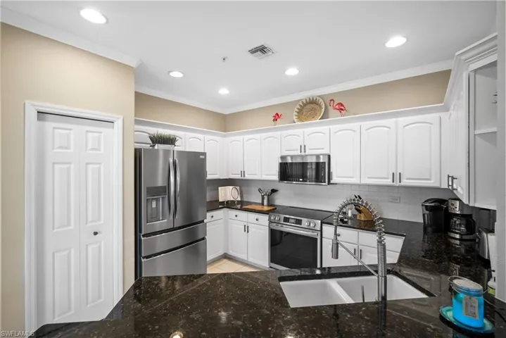 8488  Radcliffe  TER, Naples, FL 34120