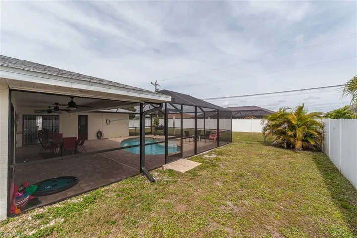 Large side yard