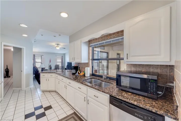 Kitchen flow into family room