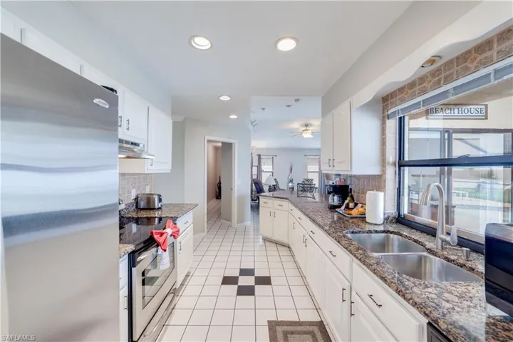 Kitchen with lots of counter space