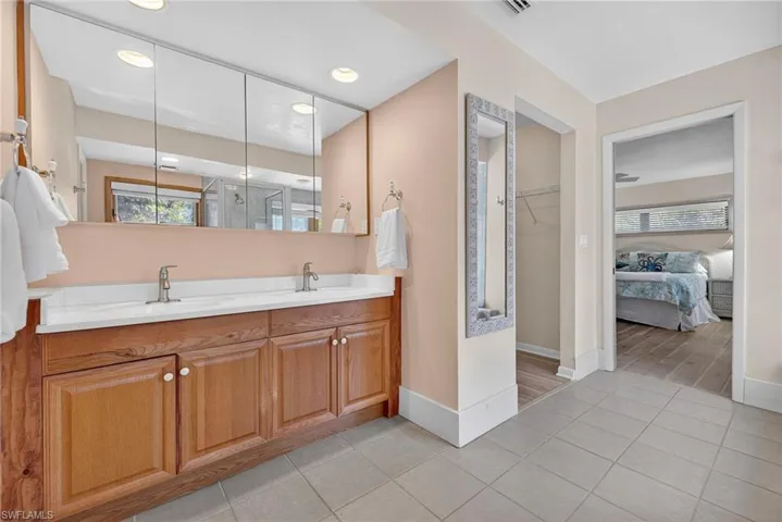 Large en suite that is bright and open- feels like you entered a spa.