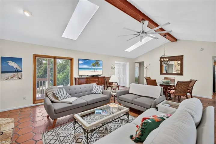 Split Floor plan, high ceilings, Mexican tile, stone fireplace.