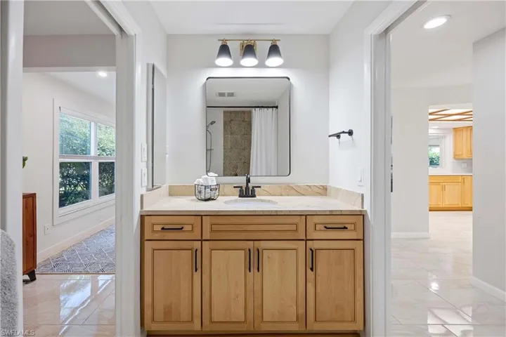 425  Pine Lake  DR, Naples, FL 34112