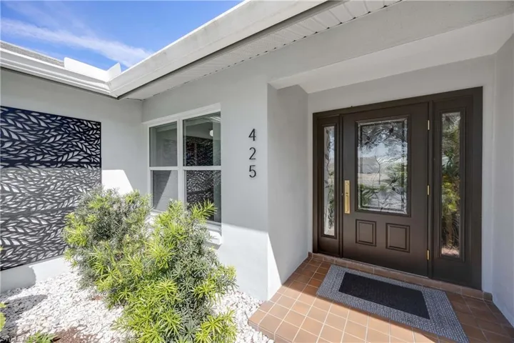 425  Pine Lake  DR, Naples, FL 34112