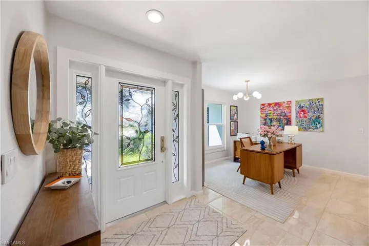 425  Pine Lake  DR, Naples, FL 34112