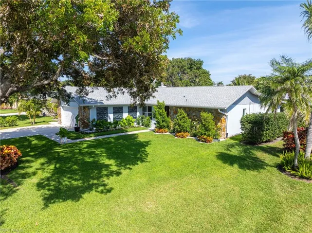 425  Pine Lake  DR, Naples, FL 34112