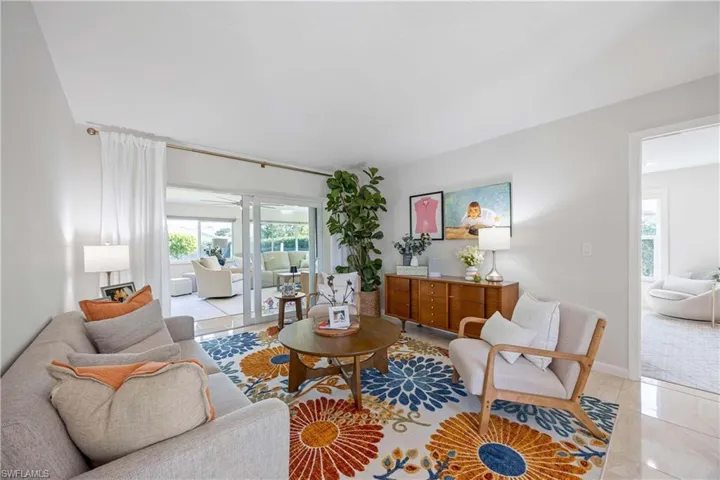 425  Pine Lake  DR, Naples, FL 34112