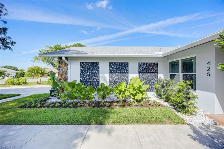 425  Pine Lake  DR, Naples, FL 34112