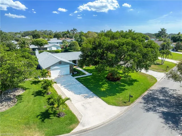 425  Pine Lake  DR, Naples, FL 34112