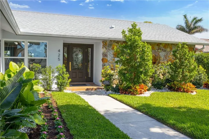425  Pine Lake  DR, Naples, FL 34112