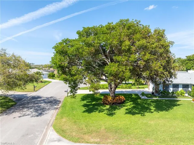 425  Pine Lake  DR, Naples, FL 34112