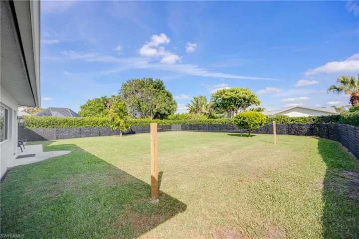 425  Pine Lake  DR, Naples, FL 34112