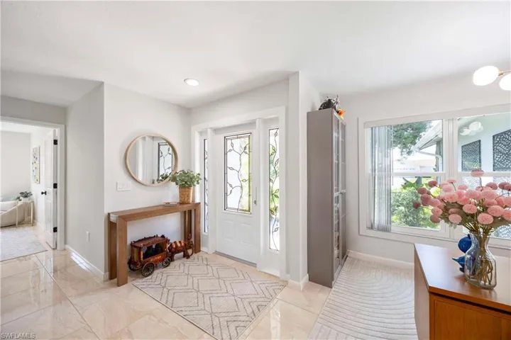 425  Pine Lake  DR, Naples, FL 34112