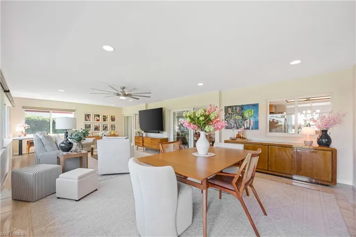 425  Pine Lake  DR, Naples, FL 34112