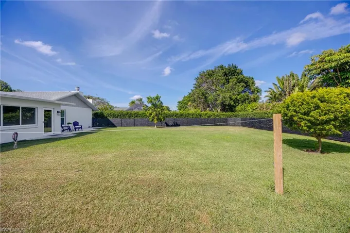 425  Pine Lake  DR, Naples, FL 34112