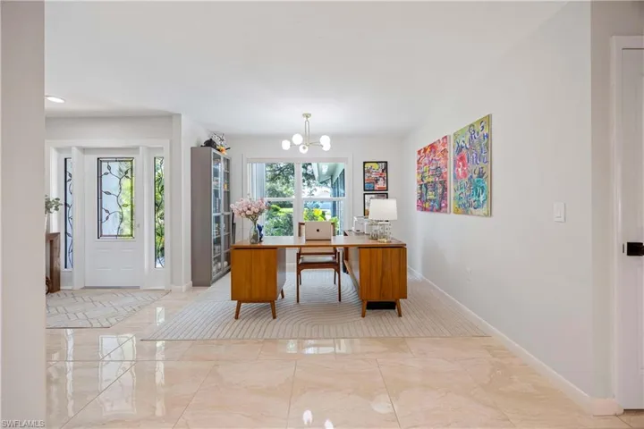 425  Pine Lake  DR, Naples, FL 34112