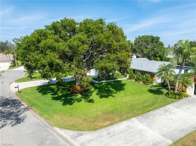 425  Pine Lake  DR, Naples, FL 34112
