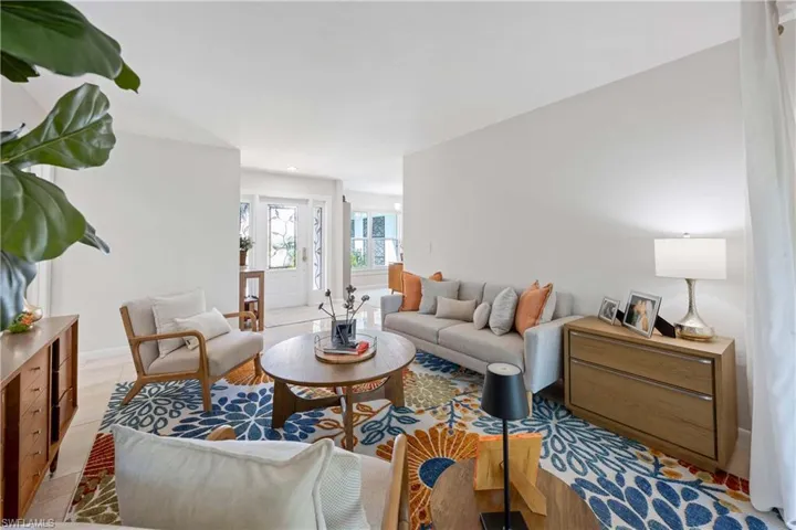 425  Pine Lake  DR, Naples, FL 34112