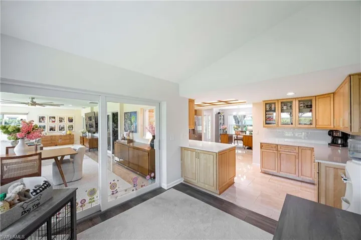 425  Pine Lake  DR, Naples, FL 34112