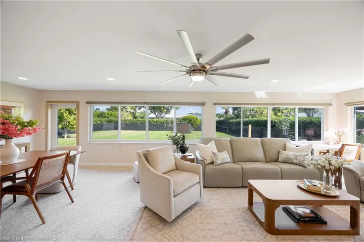 425  Pine Lake  DR, Naples, FL 34112