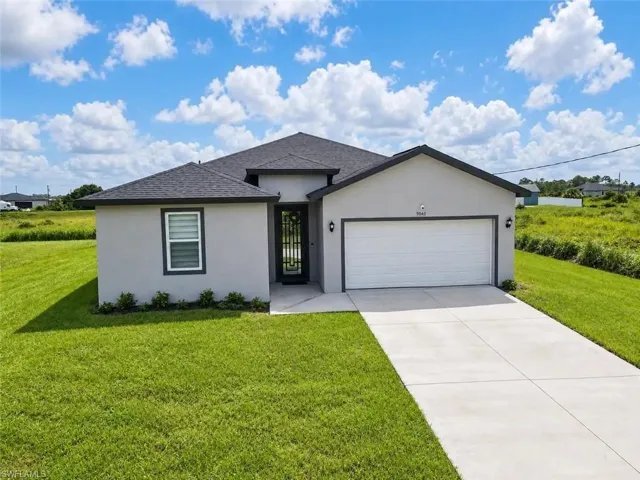 9040 Bamboo Cir, Labelle, Florida 33935