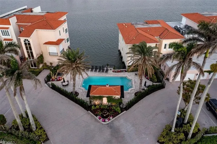 4000  Gulf Shore N BLVD, Naples, FL 34103