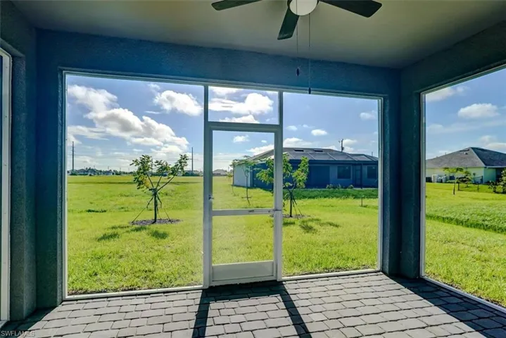 Sunroom with ceiling fan