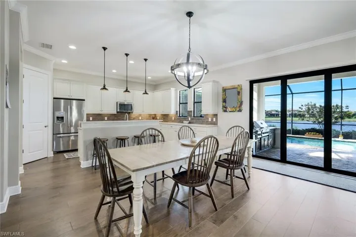 Dining/kitchen