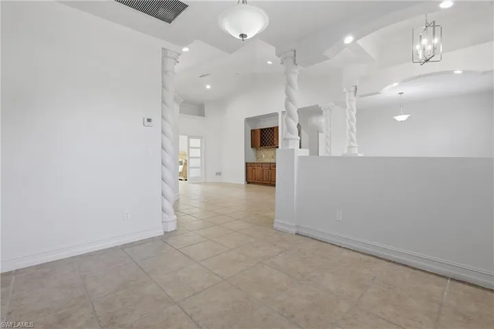 1940  Desoto N BLVD, Naples, FL 34120