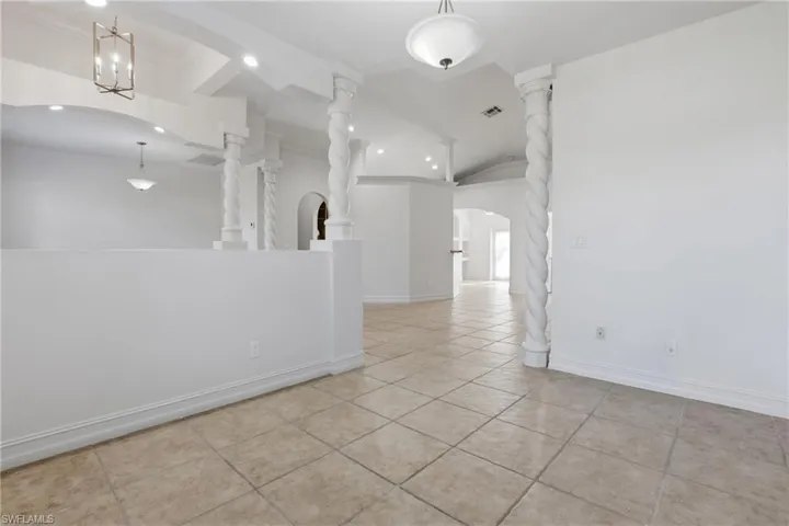 1940  Desoto N BLVD, Naples, FL 34120
