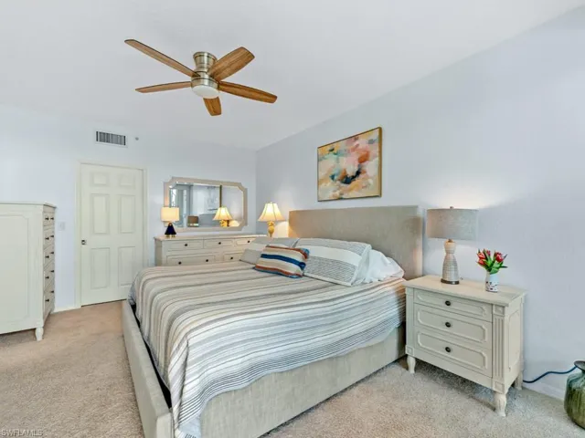 Master bedroom w/ deep walk in closet