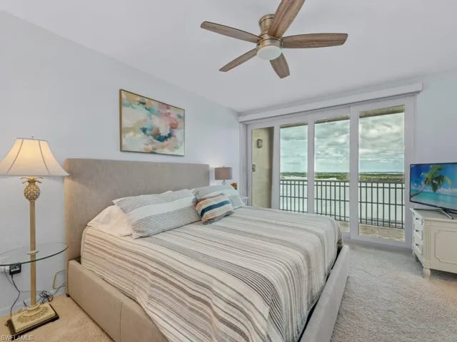 Master bedroom with private lanai