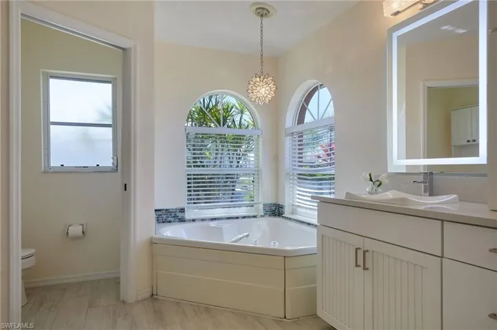 Primary bathroomjetted bathtub