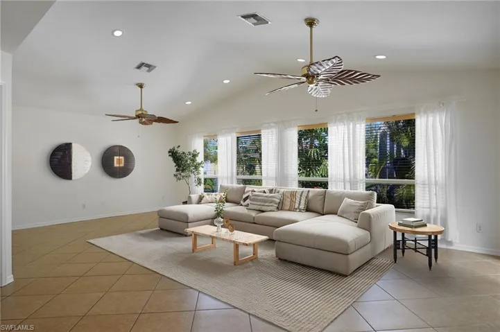 Family Room(staged)