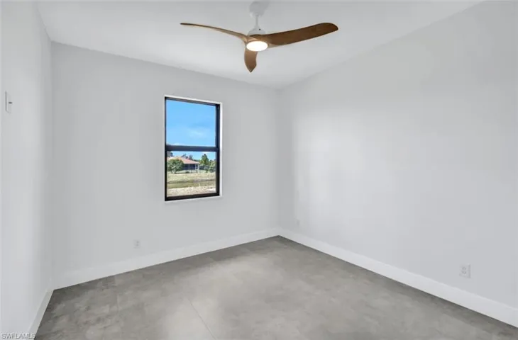 Empty room with ceiling fan
