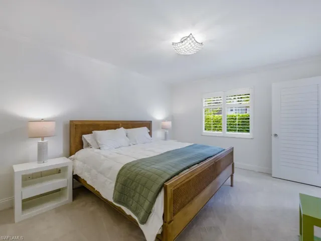 211 3rd Ave S 211, Naples, Florida 34102