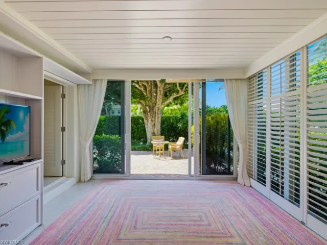 211 3rd Ave S 211, Naples, Florida 34102