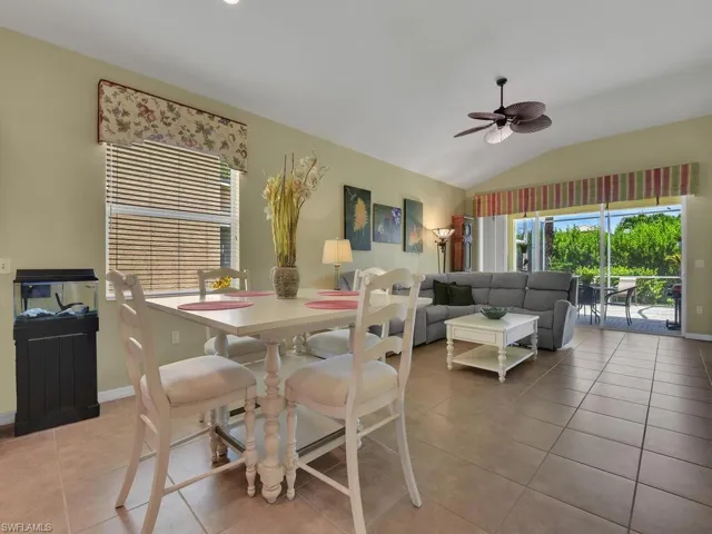 Breakfast Nook & Family Room