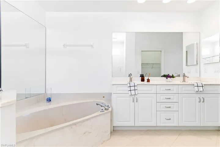 8635 Ibis Cove Cir, Naples, Florida 34119