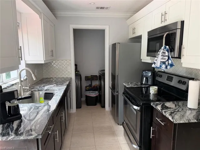 3220 8th Ave Ne, Naples, Florida 34120