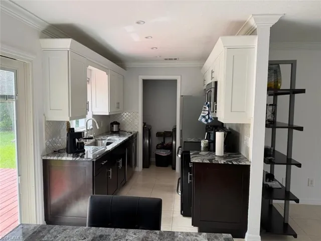3220 8th Ave Ne, Naples, Florida 34120