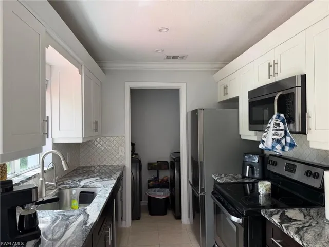 3220 8th Ave Ne, Naples, Florida 34120