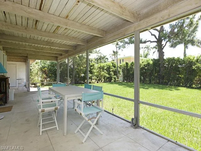 116 3rd St N, Naples, Florida 34102