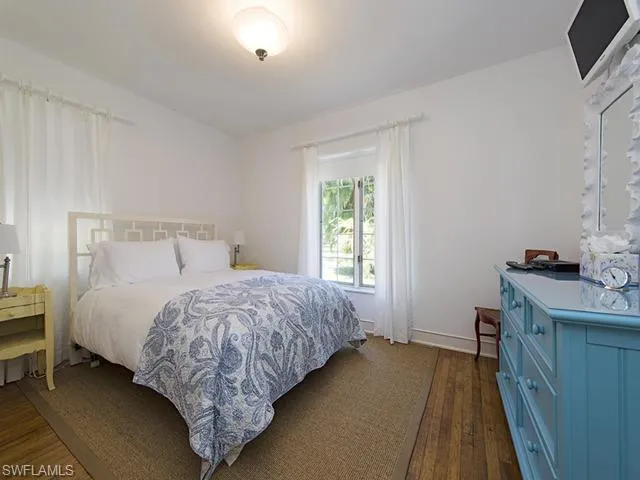116 3rd St N, Naples, Florida 34102