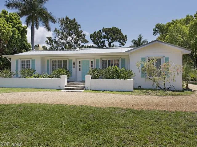 116 3rd St N, Naples, Florida 34102