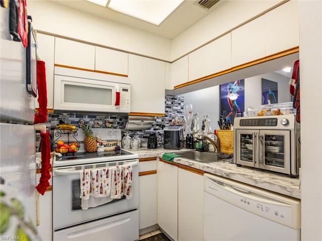 3321  Olympic  DR, NAPLES, FL 34105
